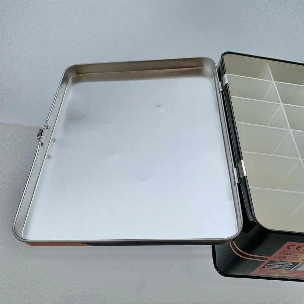Classic Hot Wheels™ 18-Slot Metal Case